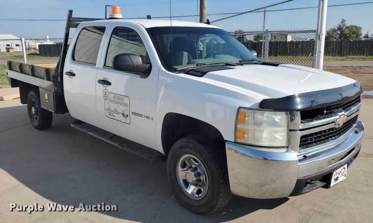 image for item GR9437 2009 Chevrolet Silverado 2500HD  Crew Cab flatbed pickup truck