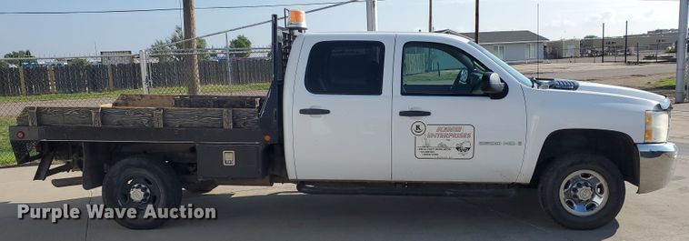 image for item GR9437 2009 Chevrolet Silverado 2500HD  Crew Cab flatbed pickup truck
