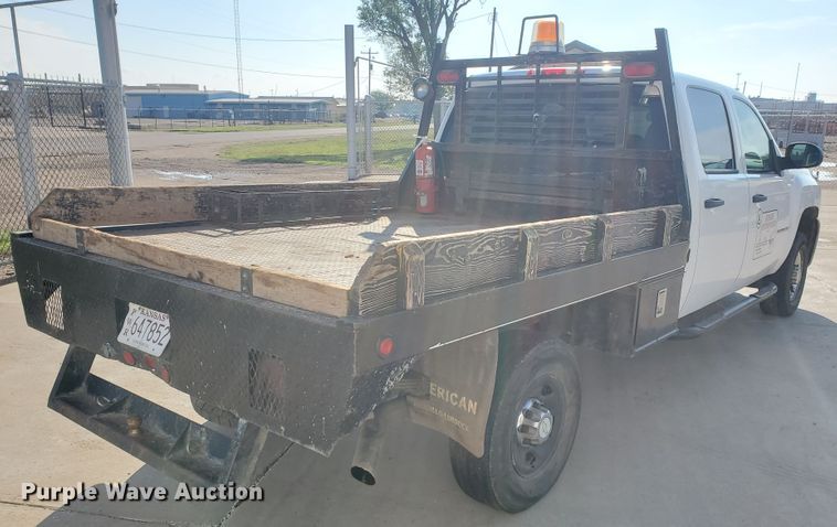 image for item GR9437 2009 Chevrolet Silverado 2500HD  Crew Cab flatbed pickup truck