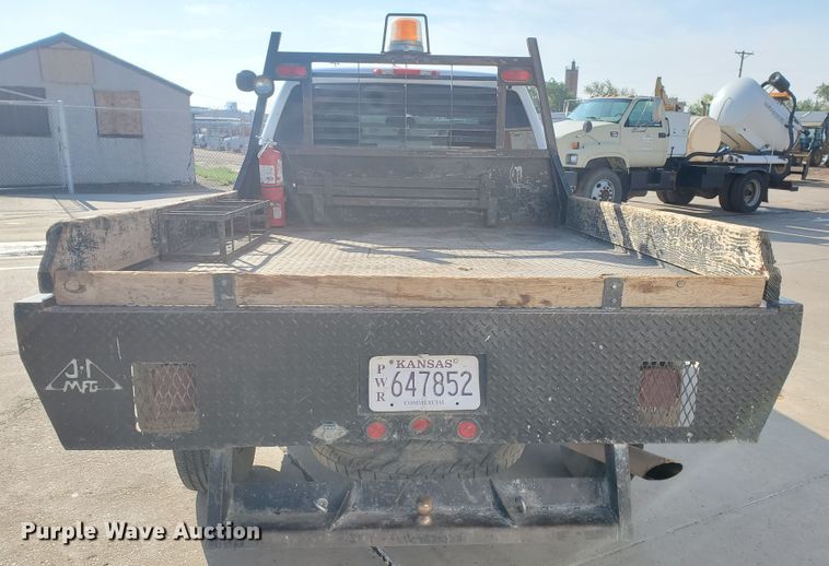 image for item GR9437 2009 Chevrolet Silverado 2500HD  Crew Cab flatbed pickup truck