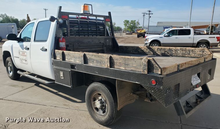 image for item GR9437 2009 Chevrolet Silverado 2500HD  Crew Cab flatbed pickup truck