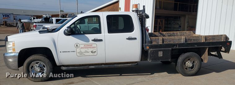 image for item GR9437 2009 Chevrolet Silverado 2500HD  Crew Cab flatbed pickup truck