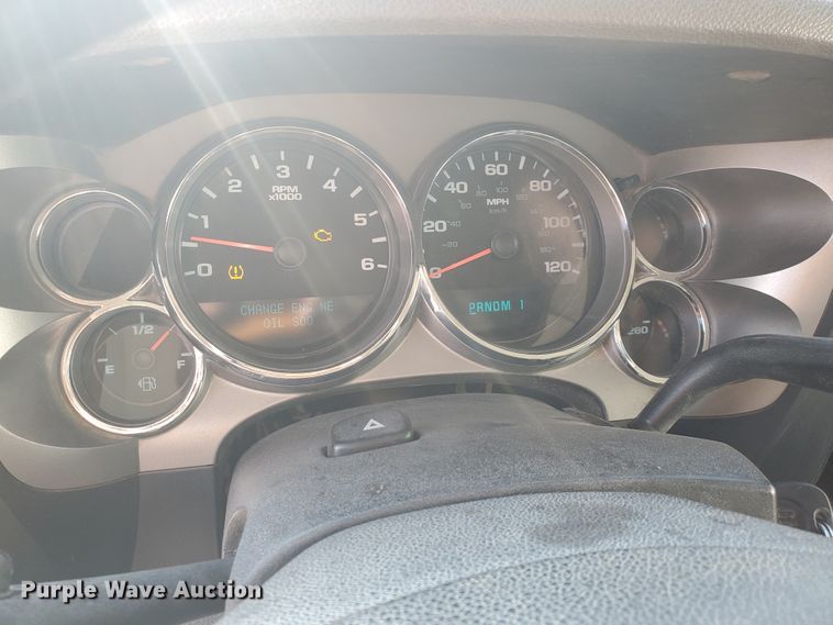 image for item GR9437 2009 Chevrolet Silverado 2500HD  Crew Cab flatbed pickup truck