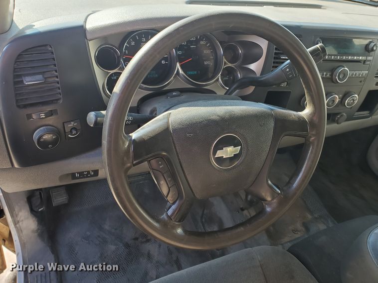 image for item GR9437 2009 Chevrolet Silverado 2500HD  Crew Cab flatbed pickup truck