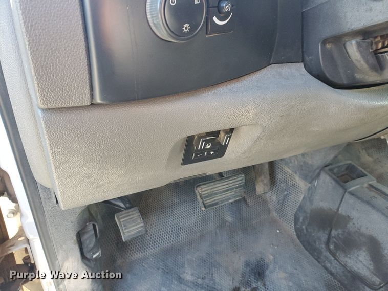 image for item GR9437 2009 Chevrolet Silverado 2500HD  Crew Cab flatbed pickup truck