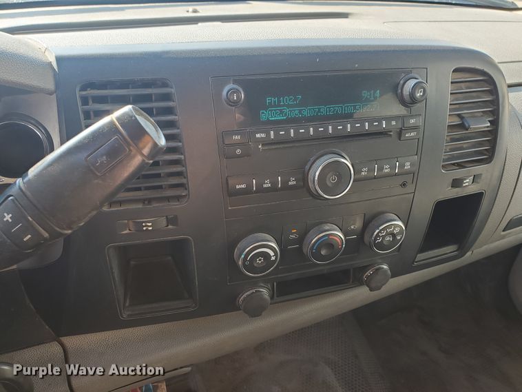 image for item GR9437 2009 Chevrolet Silverado 2500HD  Crew Cab flatbed pickup truck