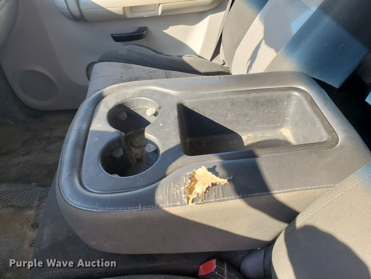 image for item GR9437 2009 Chevrolet Silverado 2500HD  Crew Cab flatbed pickup truck