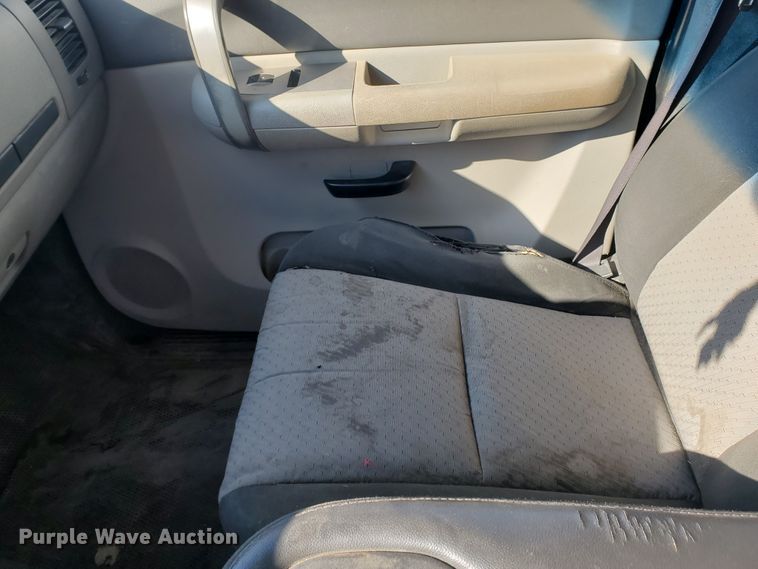 image for item GR9437 2009 Chevrolet Silverado 2500HD  Crew Cab flatbed pickup truck