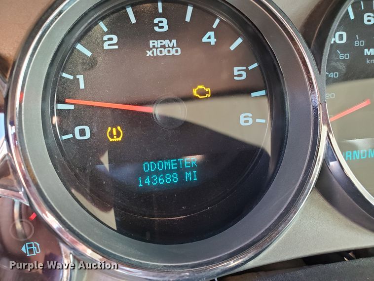 image for item GR9437 2009 Chevrolet Silverado 2500HD  Crew Cab flatbed pickup truck