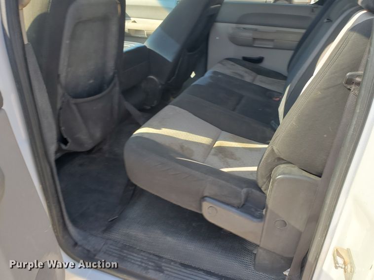 image for item GR9437 2009 Chevrolet Silverado 2500HD  Crew Cab flatbed pickup truck