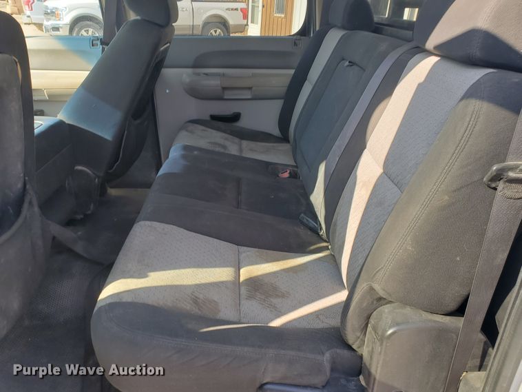 image for item GR9437 2009 Chevrolet Silverado 2500HD  Crew Cab flatbed pickup truck