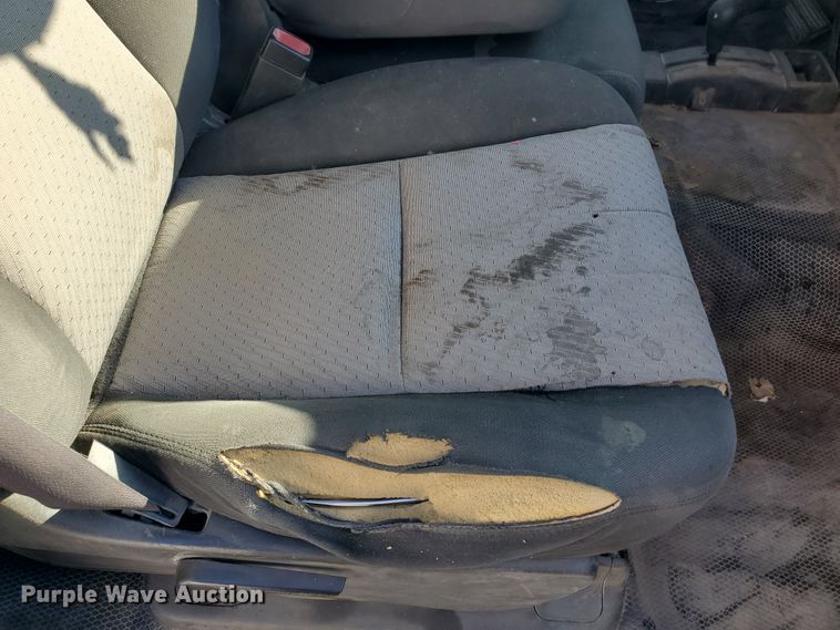 image for item GR9437 2009 Chevrolet Silverado 2500HD  Crew Cab flatbed pickup truck