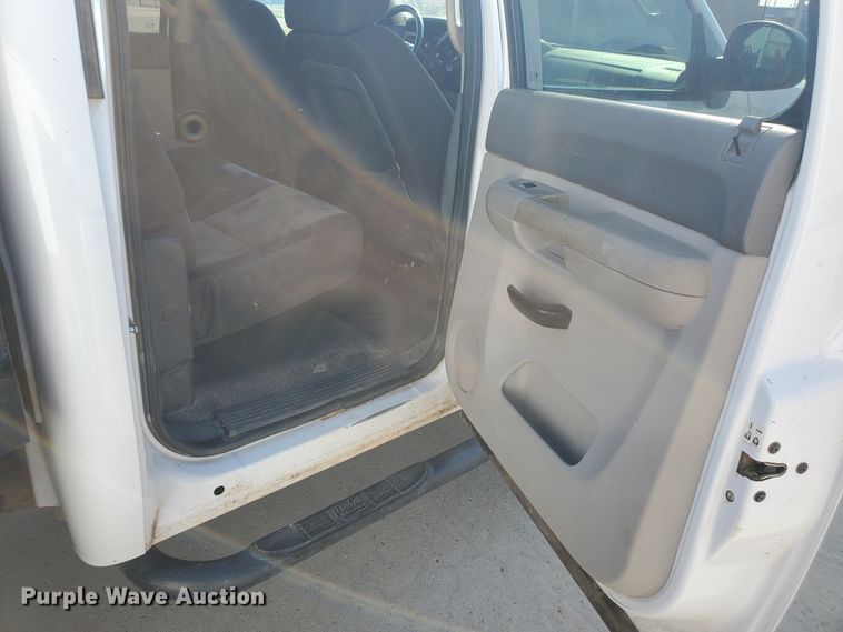 image for item GR9437 2009 Chevrolet Silverado 2500HD  Crew Cab flatbed pickup truck