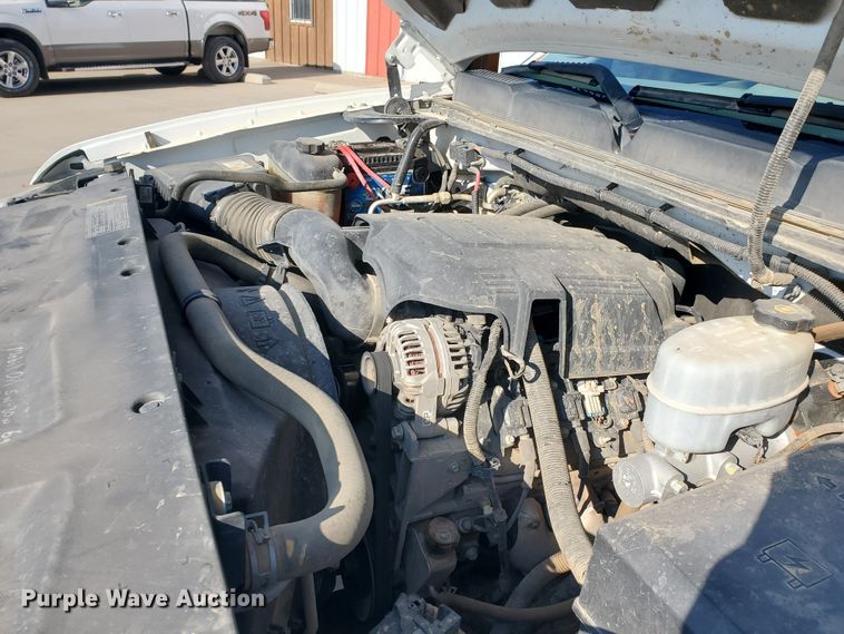 image for item GR9437 2009 Chevrolet Silverado 2500HD  Crew Cab flatbed pickup truck