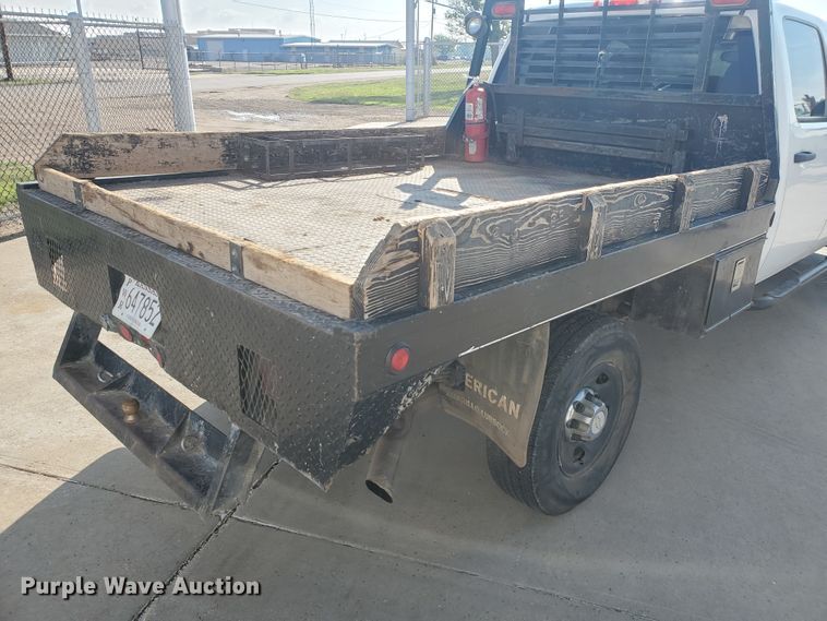 image for item GR9437 2009 Chevrolet Silverado 2500HD  Crew Cab flatbed pickup truck