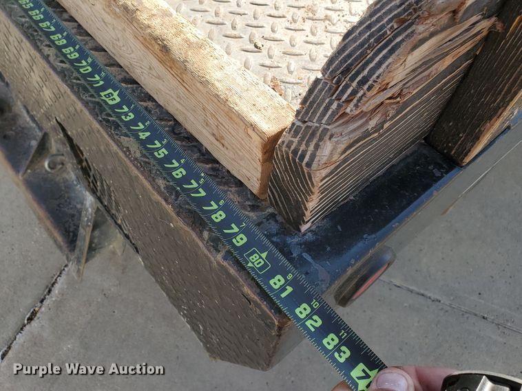 image for item GR9437 2009 Chevrolet Silverado 2500HD  Crew Cab flatbed pickup truck