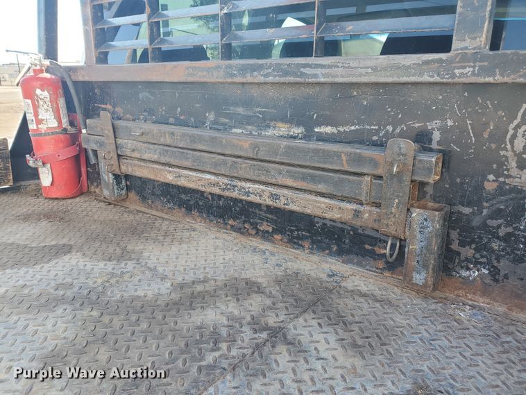 image for item GR9437 2009 Chevrolet Silverado 2500HD  Crew Cab flatbed pickup truck