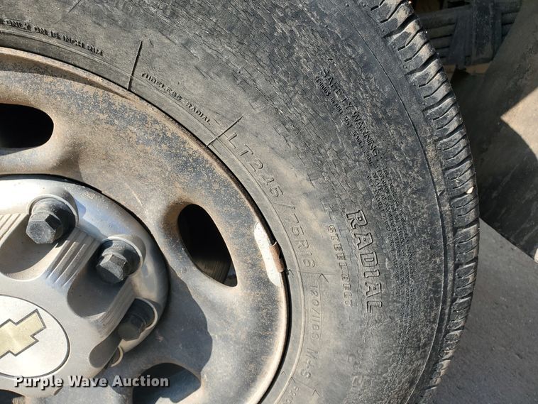 image for item GR9437 2009 Chevrolet Silverado 2500HD  Crew Cab flatbed pickup truck