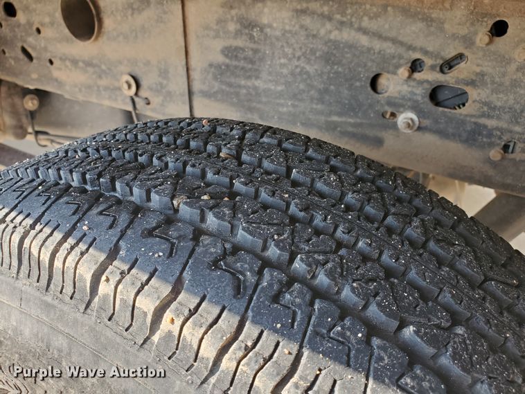 image for item GR9437 2009 Chevrolet Silverado 2500HD  Crew Cab flatbed pickup truck