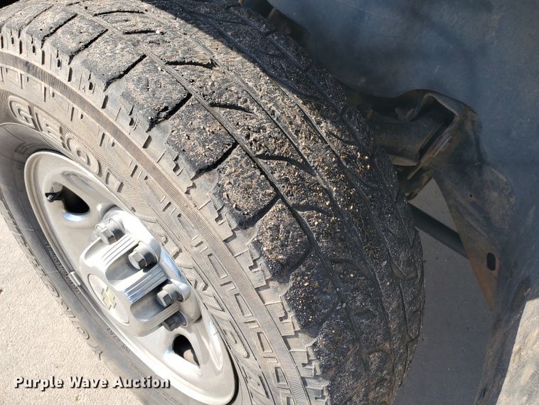 image for item GR9437 2009 Chevrolet Silverado 2500HD  Crew Cab flatbed pickup truck