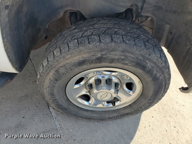 image for item GR9437 2009 Chevrolet Silverado 2500HD  Crew Cab flatbed pickup truck