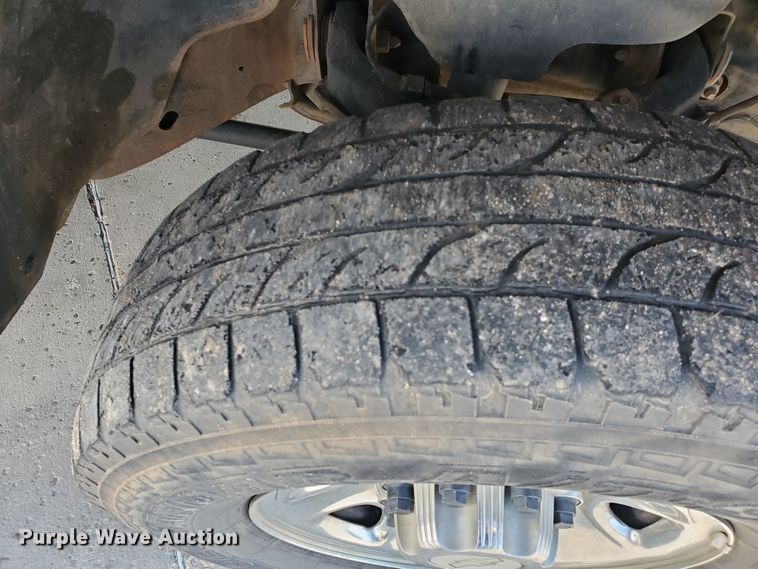 image for item GR9437 2009 Chevrolet Silverado 2500HD  Crew Cab flatbed pickup truck