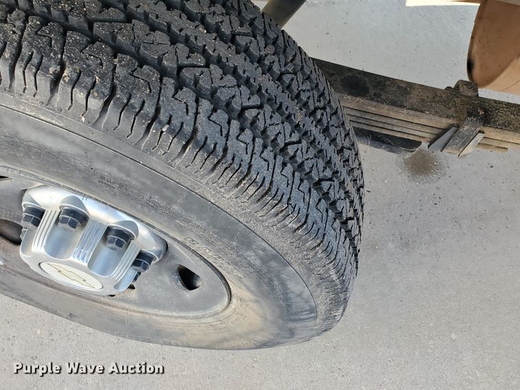 image for item GR9437 2009 Chevrolet Silverado 2500HD  Crew Cab flatbed pickup truck