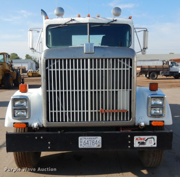image for item GR9438 1987 International F9370  semi truck