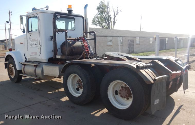 image for item GR9438 1987 International F9370  semi truck