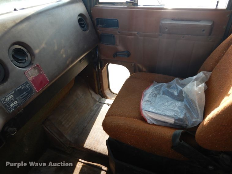 image for item GR9438 1987 International F9370  semi truck