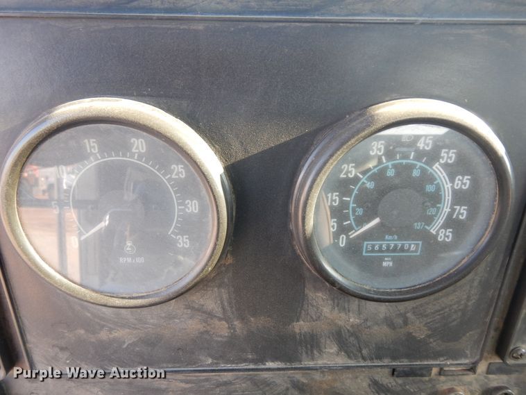 image for item GR9438 1987 International F9370  semi truck