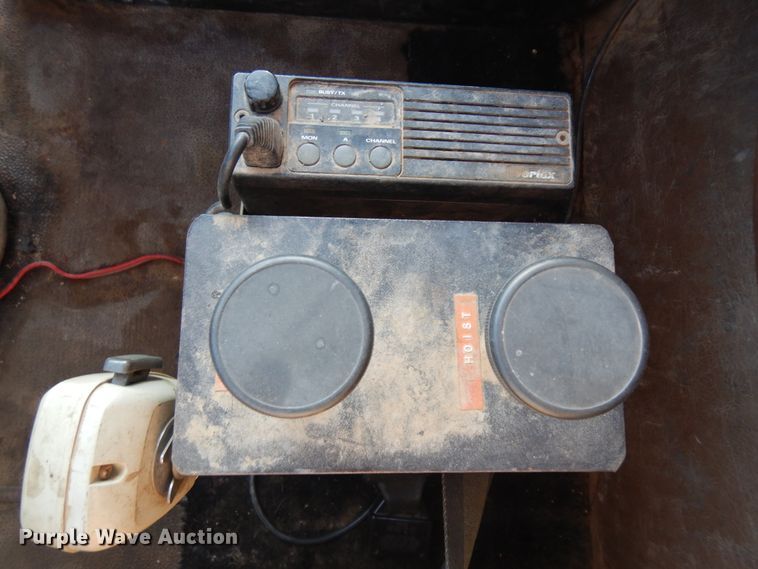 image for item GR9438 1987 International F9370  semi truck