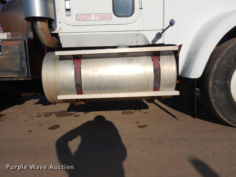 image for item GR9438 1987 International F9370  semi truck