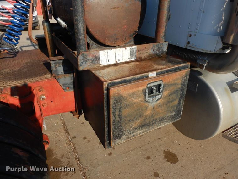 image for item GR9438 1987 International F9370  semi truck