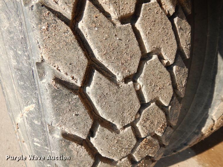 image for item GR9438 1987 International F9370  semi truck