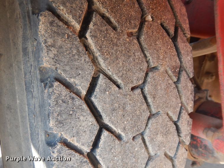 image for item GR9438 1987 International F9370  semi truck