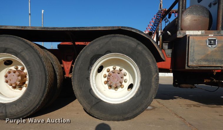 image for item GR9438 1987 International F9370  semi truck