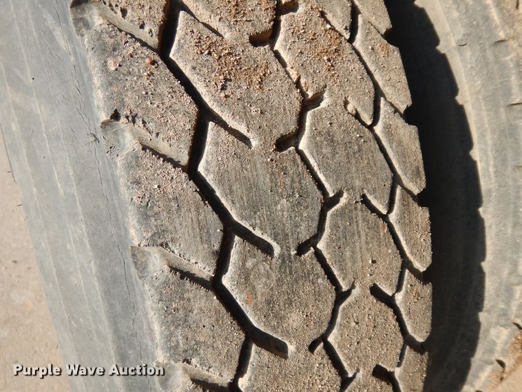 image for item GR9438 1987 International F9370  semi truck