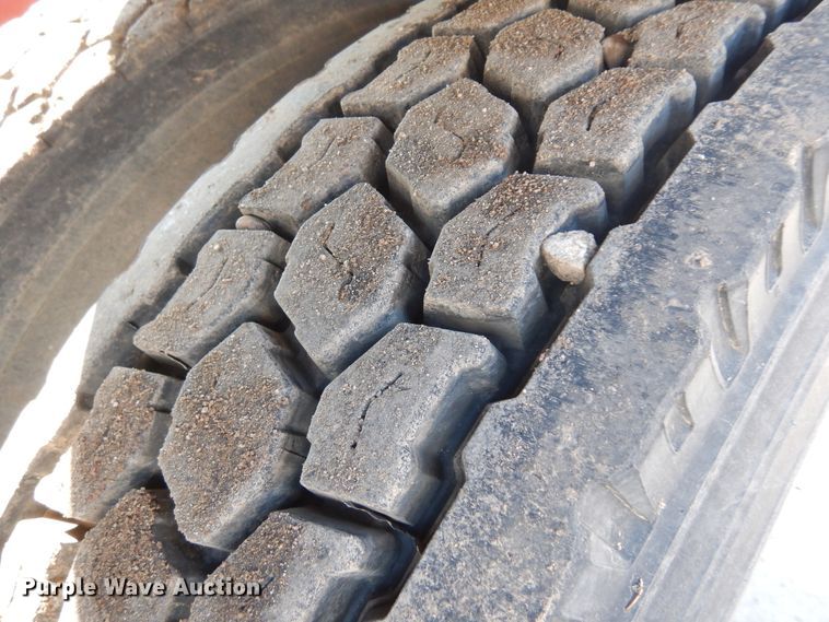 image for item GR9438 1987 International F9370  semi truck