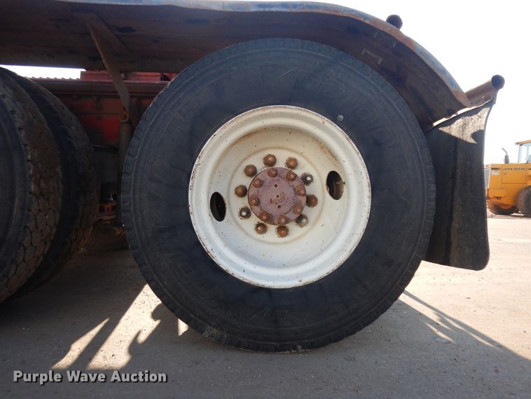 image for item GR9438 1987 International F9370  semi truck