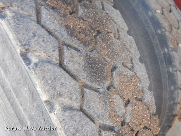 image for item GR9438 1987 International F9370  semi truck