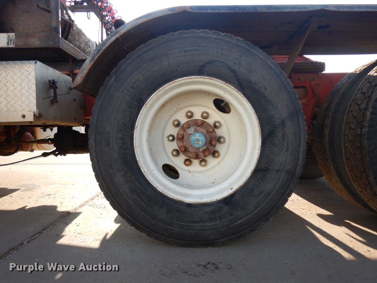 image for item GR9438 1987 International F9370  semi truck