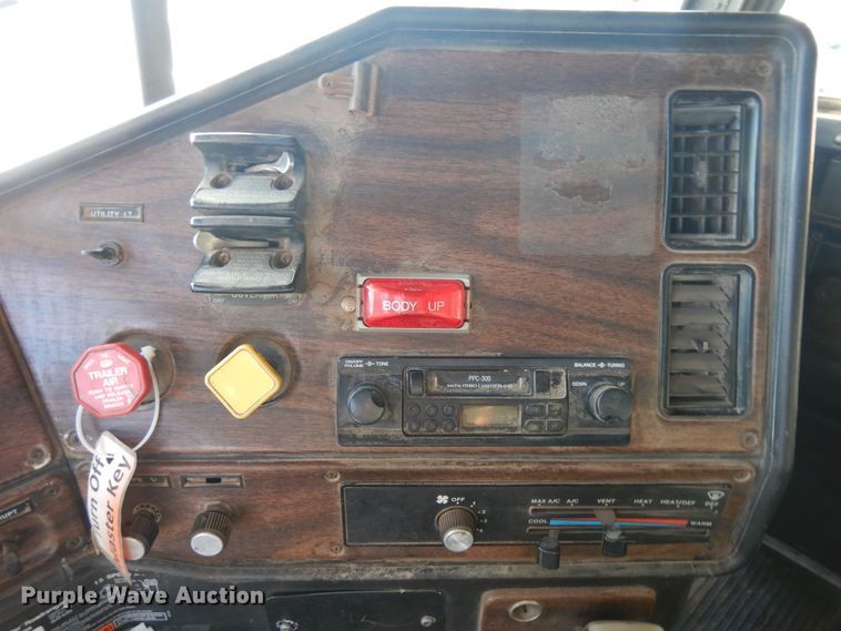 image for item GR9440 1989 Freightliner FLD  dump truck