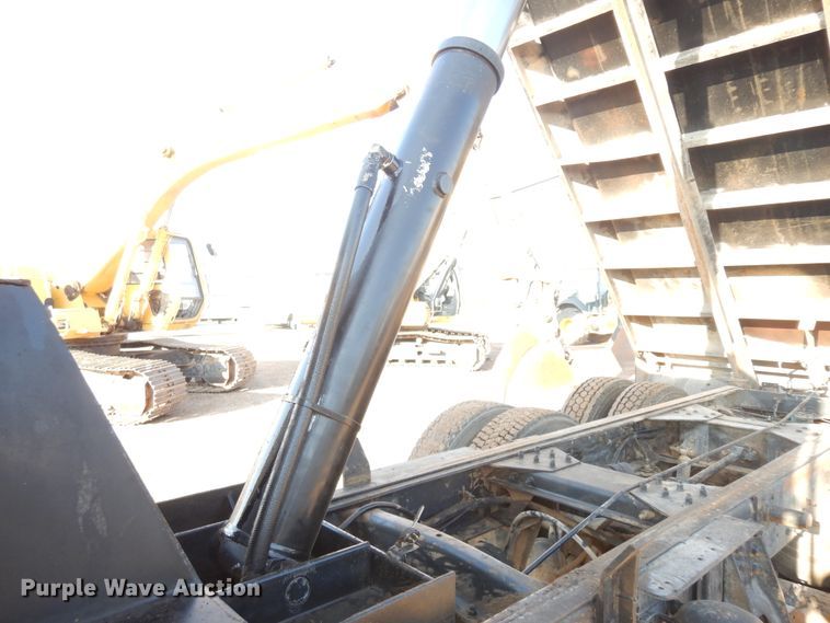 image for item GR9440 1989 Freightliner FLD  dump truck