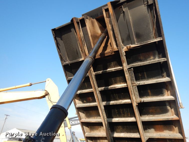 image for item GR9440 1989 Freightliner FLD  dump truck