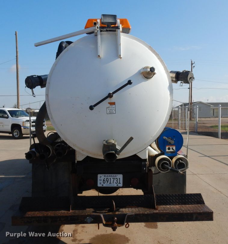 image for item GR9442 1997 GMC C7500  vacuum truck