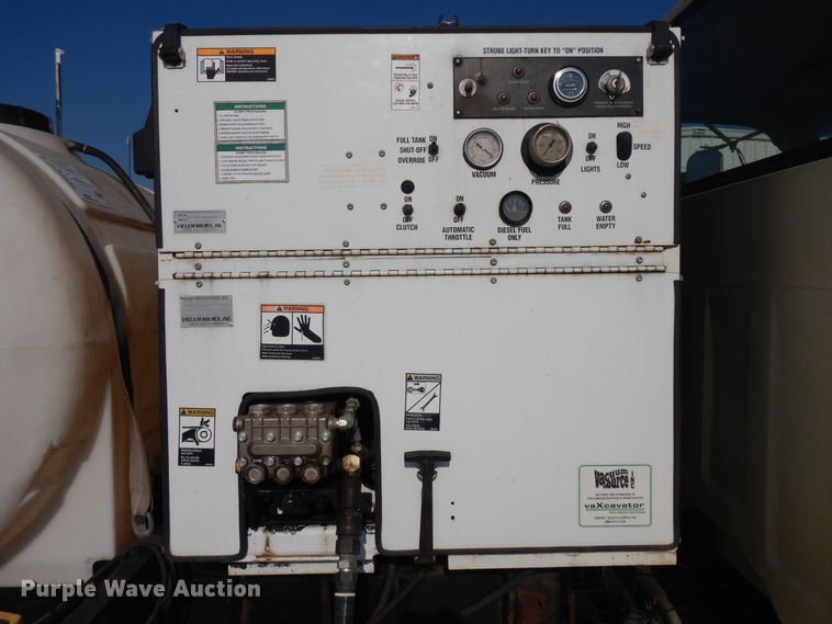 image for item GR9442 1997 GMC C7500  vacuum truck