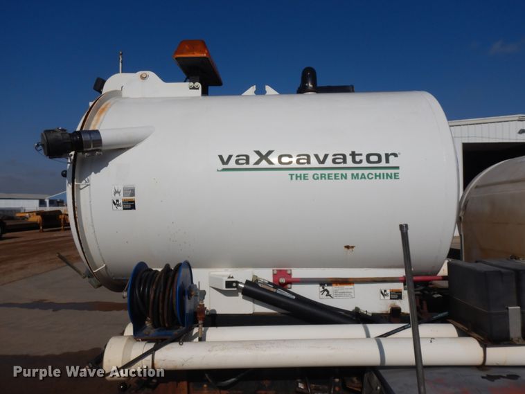 image for item GR9442 1997 GMC C7500  vacuum truck