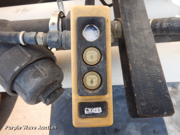 image for item GR9442 1997 GMC C7500  vacuum truck