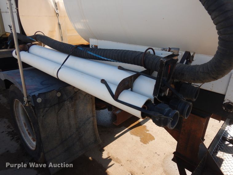 image for item GR9442 1997 GMC C7500  vacuum truck